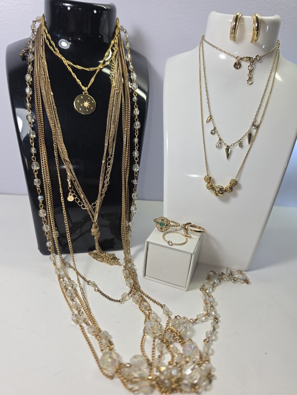 #2506, Stunning gold tone lot 9 Items, rings, necklace, earrings,